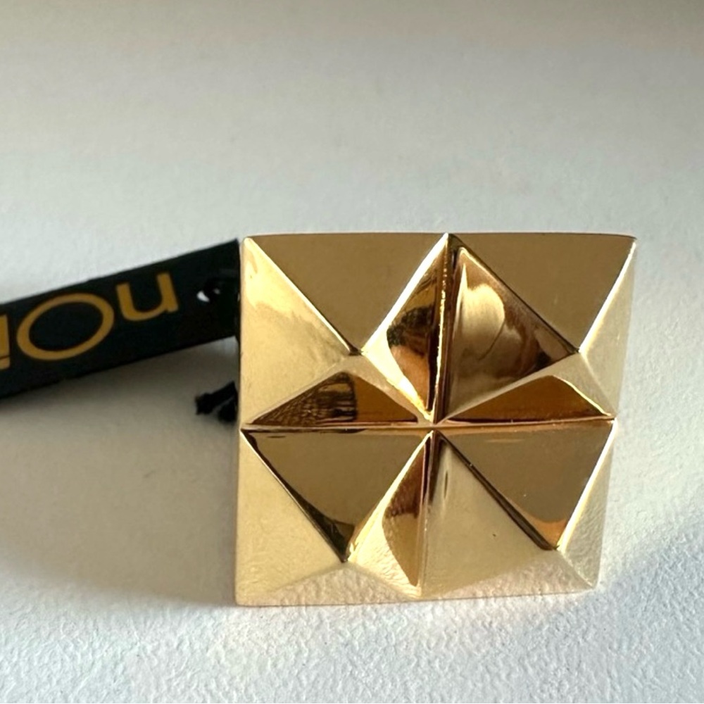 NWR NOIR FOUR CONE PYRAMID RING
Size 8